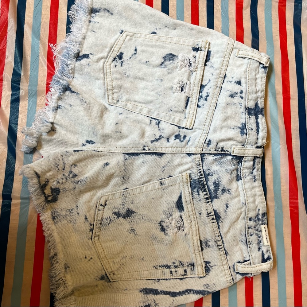 Almost Famous distressed crop denim shorts- Size 5 Juniors - Picture 7 of 8